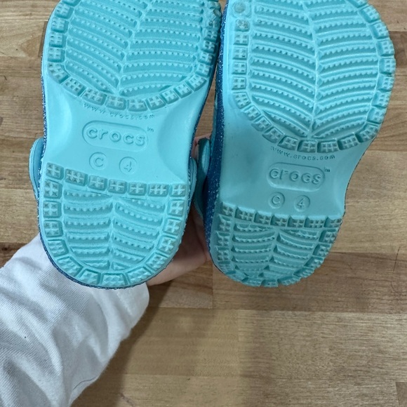 Disney Frozen Elsa Crocs Infant Toddler Size 4 - Picture 3 of 3